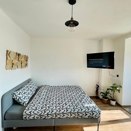 2 Vis-A-Vis Studio - Gara De Nord Bucureşti Ngoại thất bức ảnh