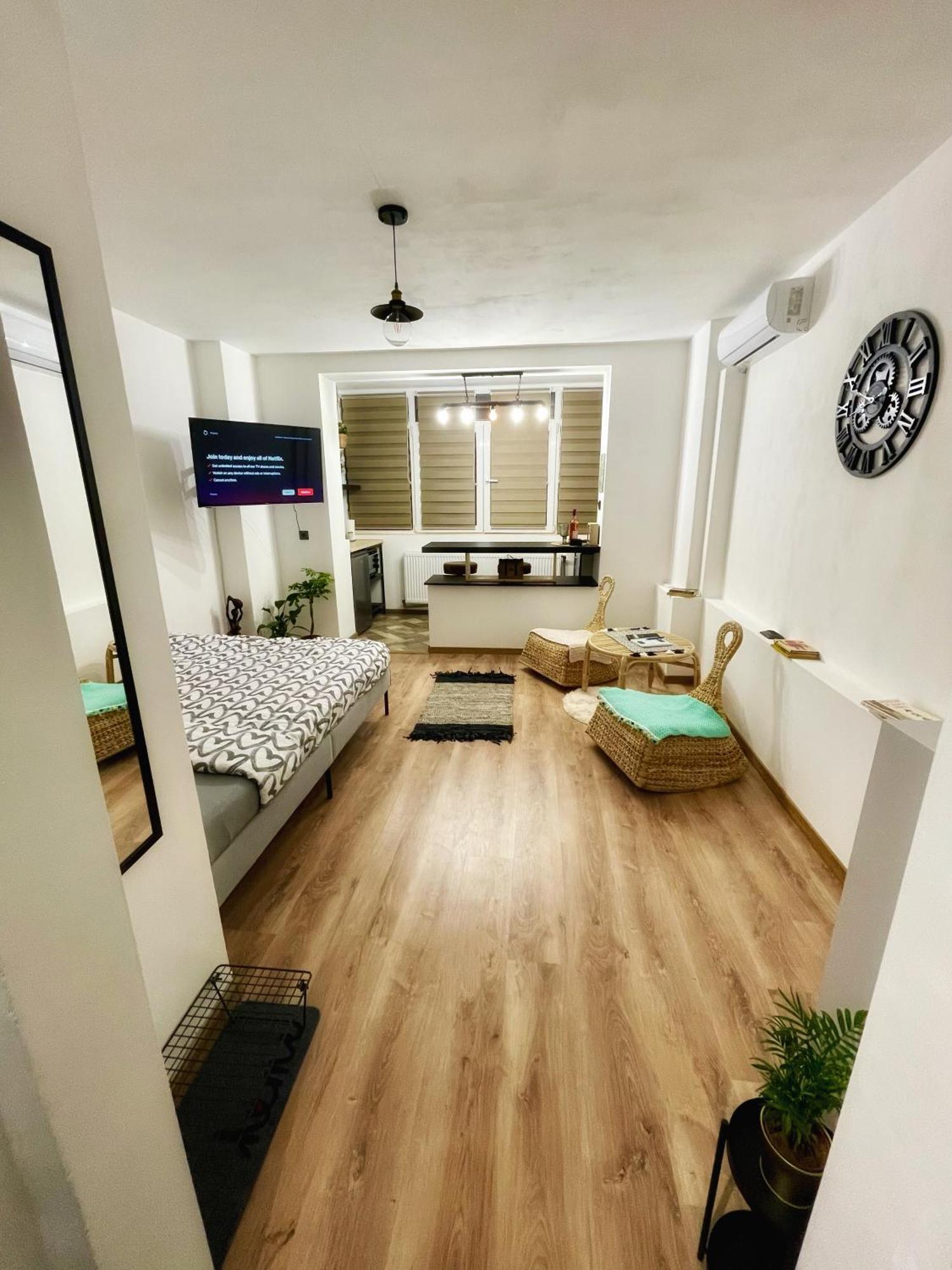 2 Vis-A-Vis Studio - Gara De Nord Bucureşti Ngoại thất bức ảnh